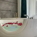 Arkadiya Sky Jakuzi & Mp 25 Apartament *