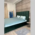 Arkadiya Sky Jakuzi & Mp 25 Appartamento Odessa