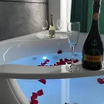 Arkadiya Sky Jakuzi & Mp 25 Appartamento *